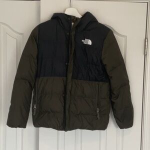 The North Face Puffer Jacket Black and Green Insulated Design